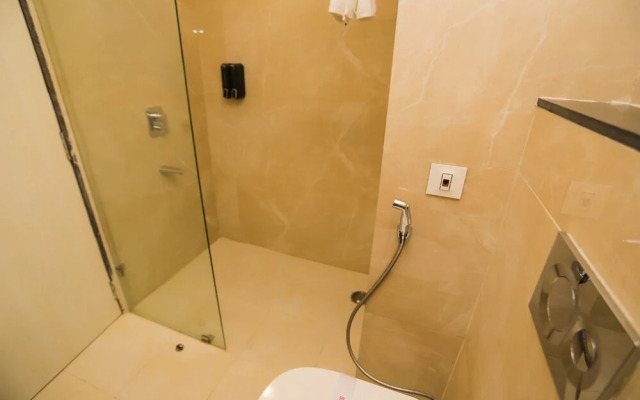Hotel Aarunya Royale