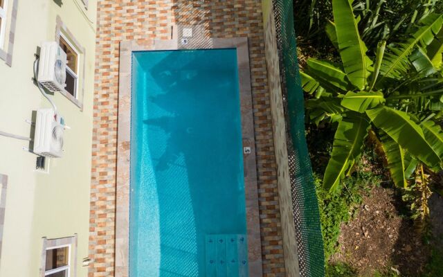 Topaz Apartment Villas-Pool Side Piton v