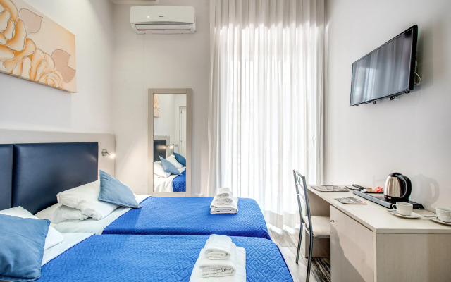 Napoli's Gold Hotel