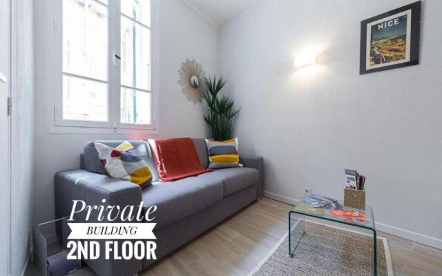 Private Building, 4 Apts, Unique at Nice - Old Town