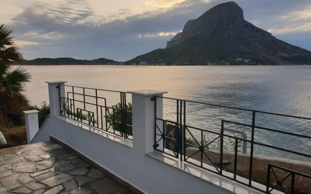 Beachside Retreat - Sleeps 4, Terrace & Views