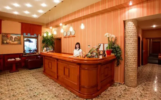 Luna Hotel