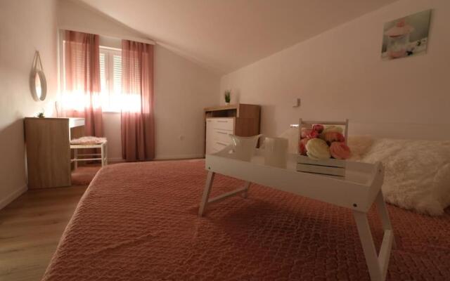 Ana, House with pool