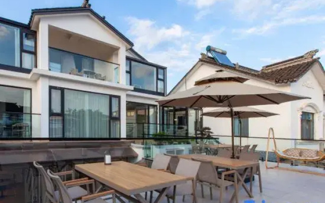 Suzhou Xinyue Courtyard Farmhouse