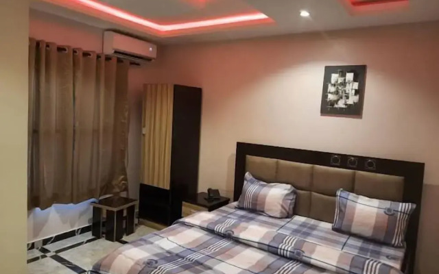 Apex Hotel And Suites
