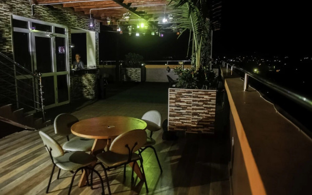 Plus 33 Hotel