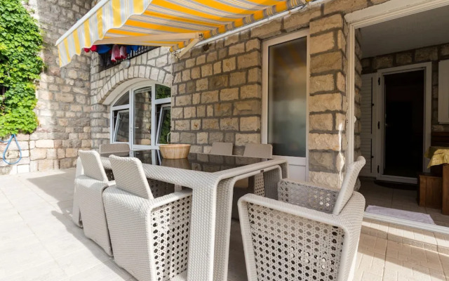Varja Apartments