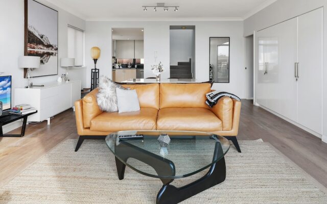 Darling Harbour Penthouse Views & Hot Tub