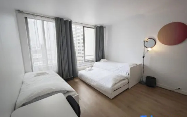 Eiffel Tower 10min Walk Charming Studio near Seine