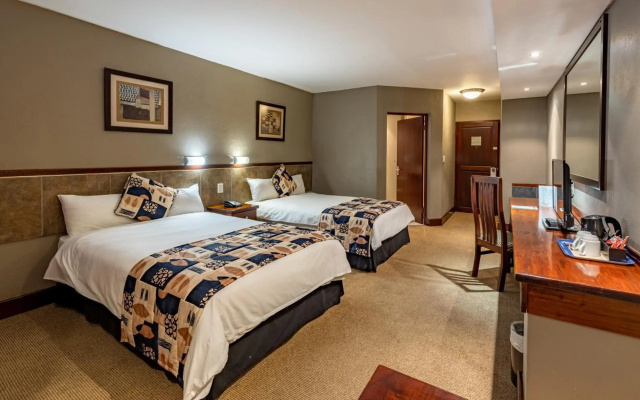 African Sky Hotels - Pine Lake Inn
