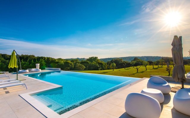 Boutique Villa in Pula with Pool and Sauna