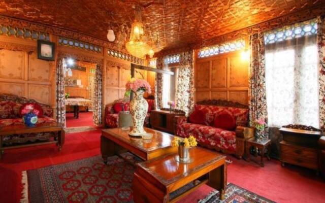 Royal Dandoo Palace of Houseboat