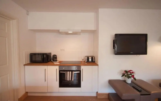 Just B - Apartment 4