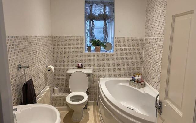 Apartment - Sleeps 2 - Pet Friendly - Parking