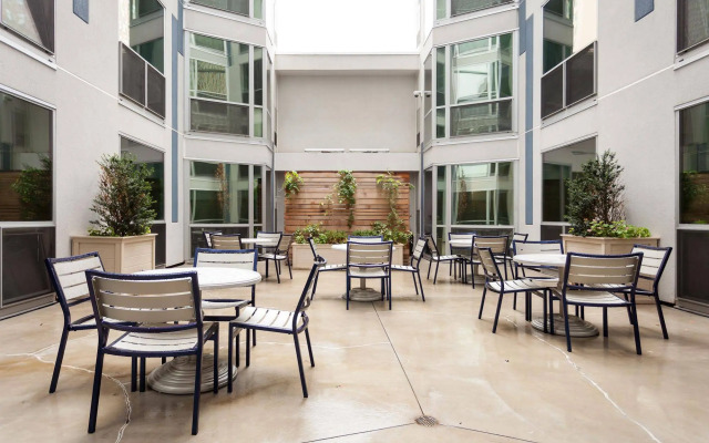 Pelican Fully Furnished Apartments