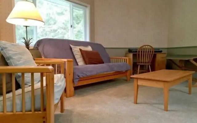 Mt. Baker Lodging Cabin 13 (Sleeps 8)