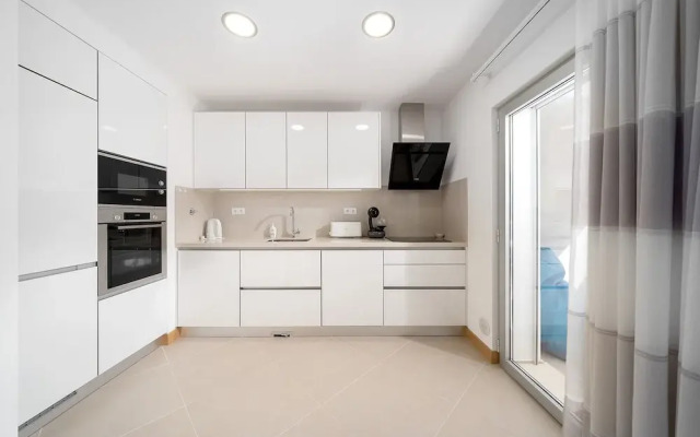 Lagos Modern 2 With Pool by Homing