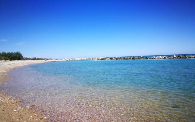 Villa immersa nel verde, spiaggia a 200m