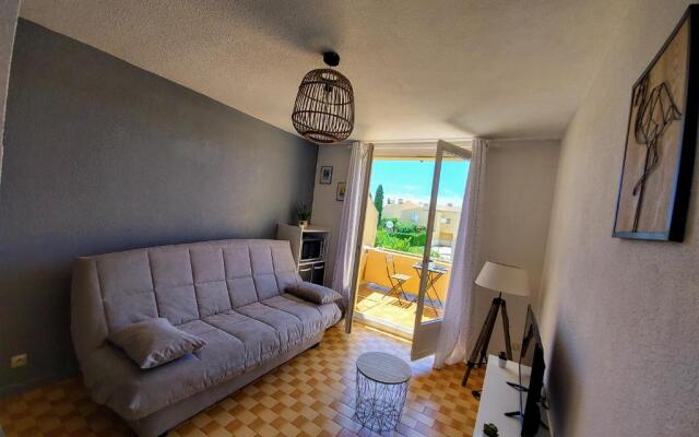 Coquet studio avec belle terrasse