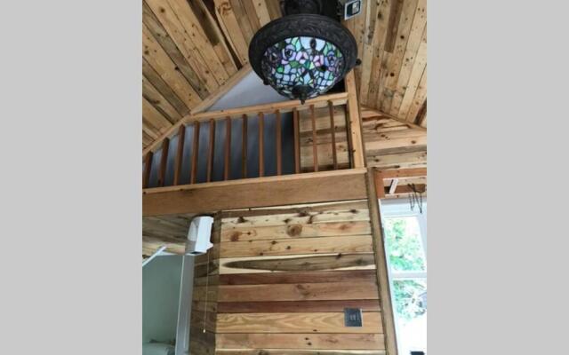The Shed . A cosy, peaceful, 96% recycled, chalet.