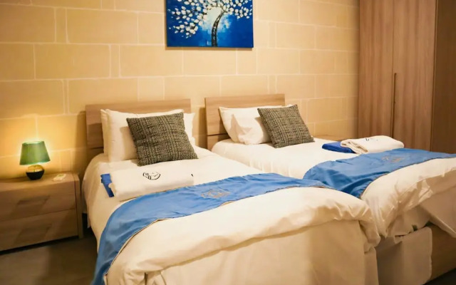 3 Bedroom Apartment With Private Pool and hot tub