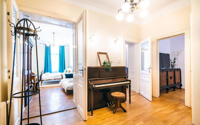 Luxurious Kafka family apt in Old Town