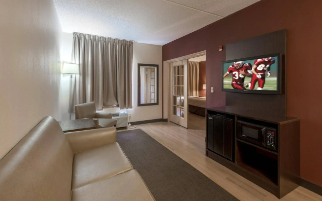 Red Roof Inn PLUS+ Long Island - Garden City