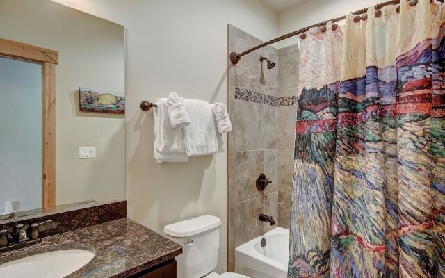 Maggie Point 3 Bedroom Townhouse by RedAwning