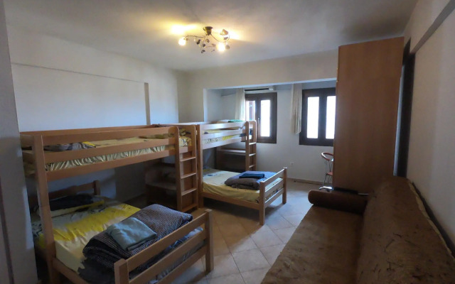 Arabas —  Hostel