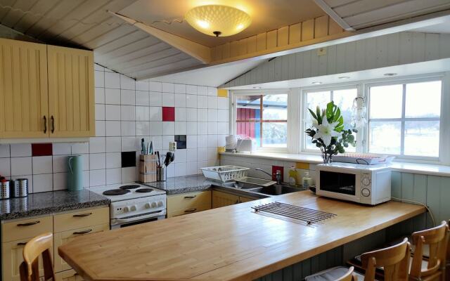 Charming 2-bed House at the Lake Close Gustavsfors