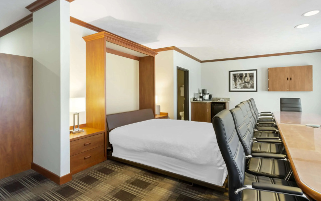 Best Western Plus The Inn at Horse Heaven