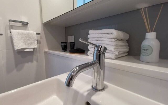 A21 Darling Harbour 2 BDR APT