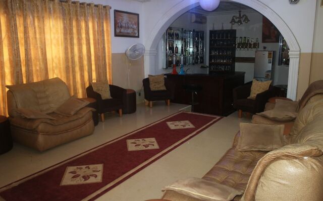 DeeGold Guest Home
