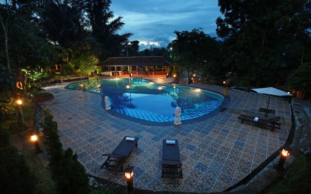 Green Tropical Village Hotel & Resort