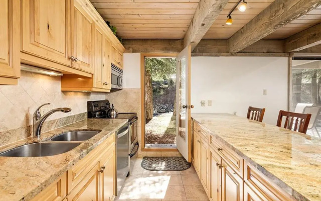 Chateau Eau Claire Unit 8