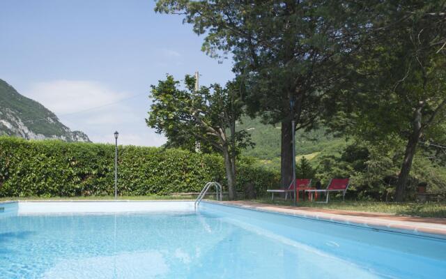 A total immersion in greenery and tranquillity.-Casale LUISA