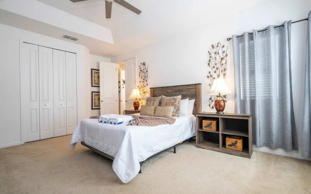 Spacious 6-bedroom Retreat Near Disney Parks