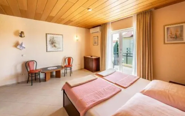 Apartments Villa Maelise