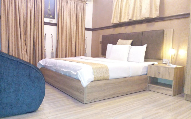 Euro Lounge and Suites