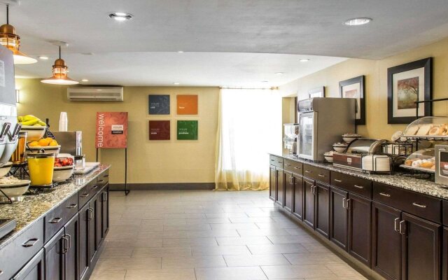 Comfort Inn & Suites East Hartford - Hartford