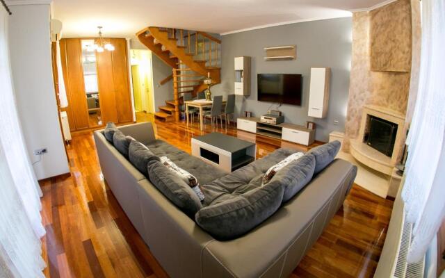 Vier Luxury House