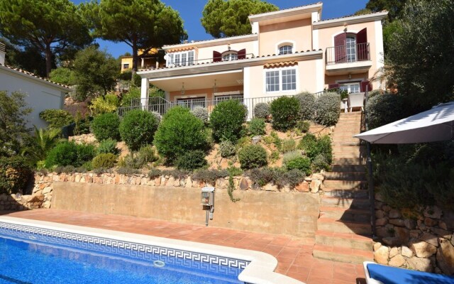 Valley View Villa In Santa Cristina Daro With Pool