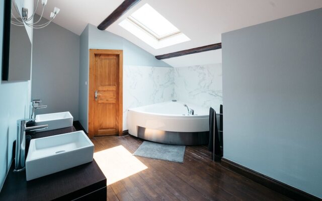 Grand Duplex 230 m2 Place Comedie