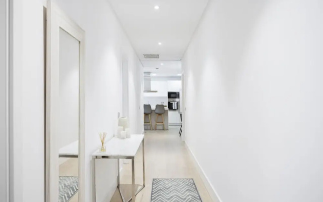 Velazquez Apartments by FlatSweetHome