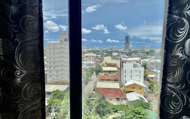 Mabolo Garden Flats by Sleeping Forest