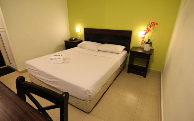 Hotel Zamburger Cheese – Guest Rooms – Malacca