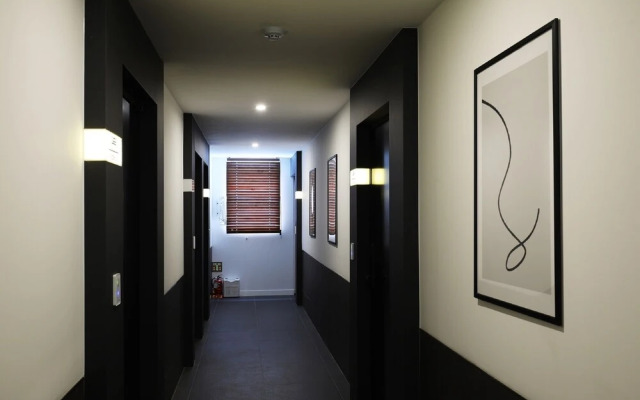 Hotel Urban Brown