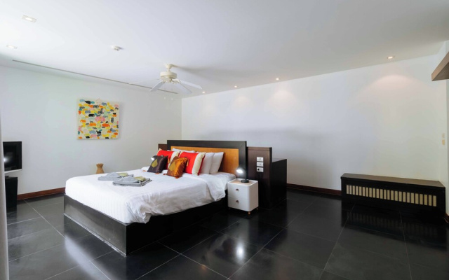 Seaview Own Pool Full-Time Maid V302