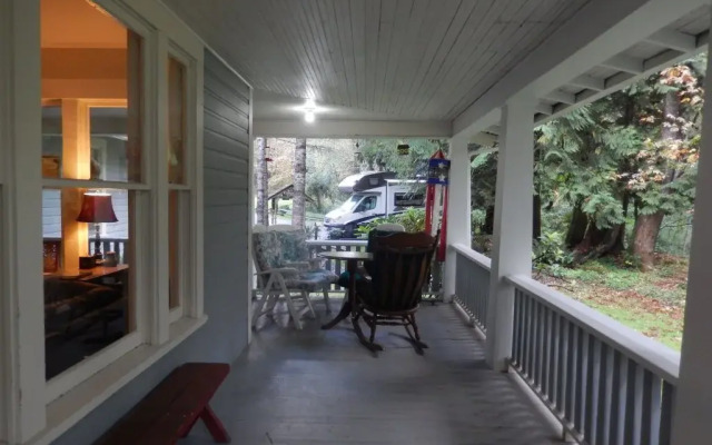 Mountain Meadows Inn