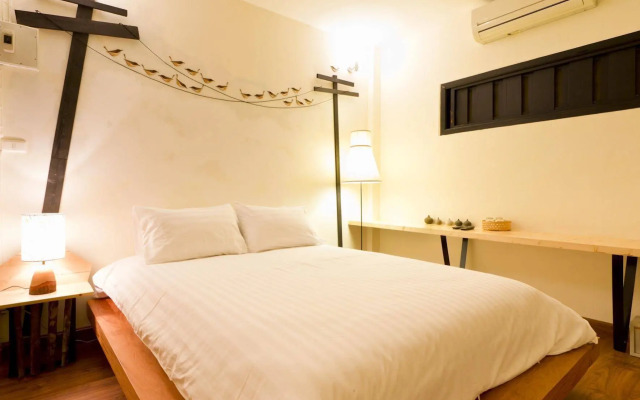 Early Bird Bed & Breakfast - Adults Only